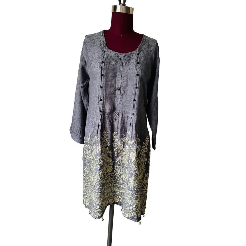 Sumbul Collection Embroidered dress Kurt’s gray gold long sleeve sz Large